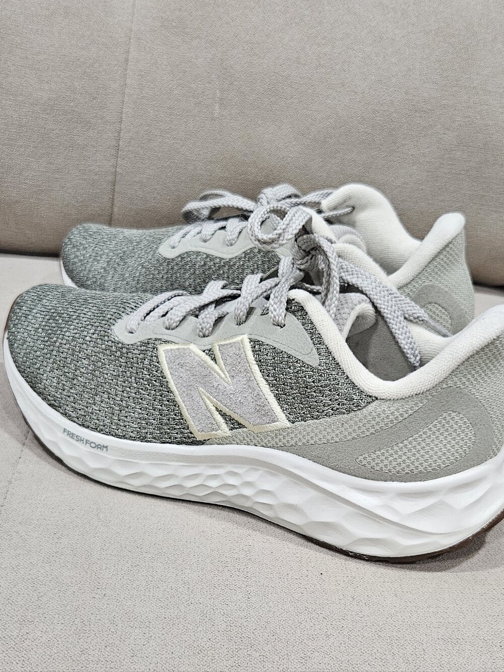 New Balance Fresh Foam Arishi Light Gray Knit Athletic Sneakers